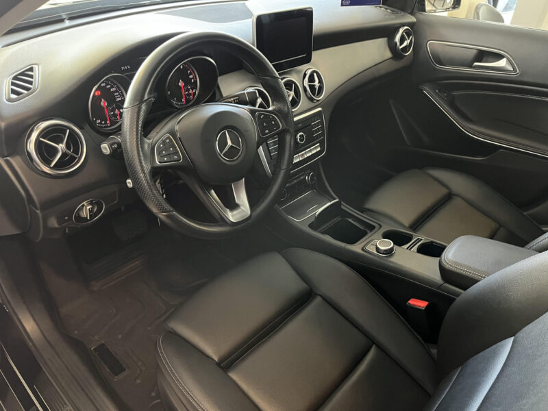 MERCEDES BENZ GLA180 - Imagen 4