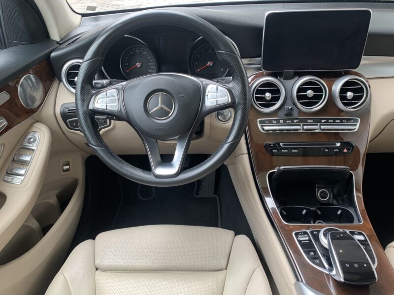 MERCEDES BENZ GLC300 - Imagen 4