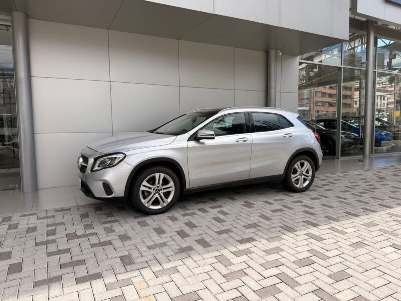 MERCEDES BENZ GLA180