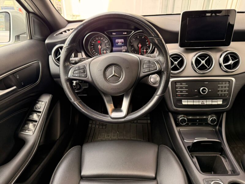 MERCEDES BENZ GLA180 - Imagen 4