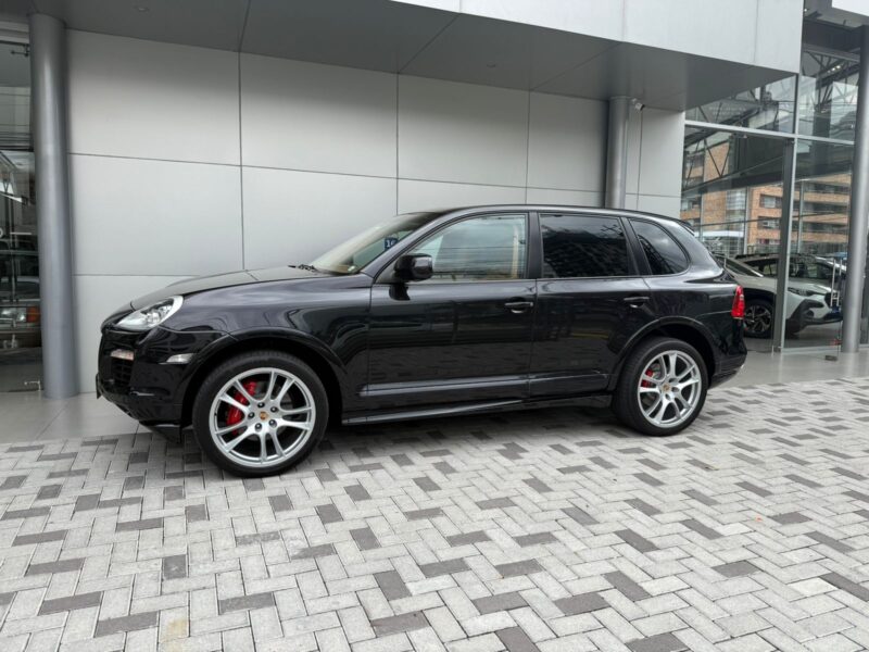 PORSCHE CAYENNE GTS
