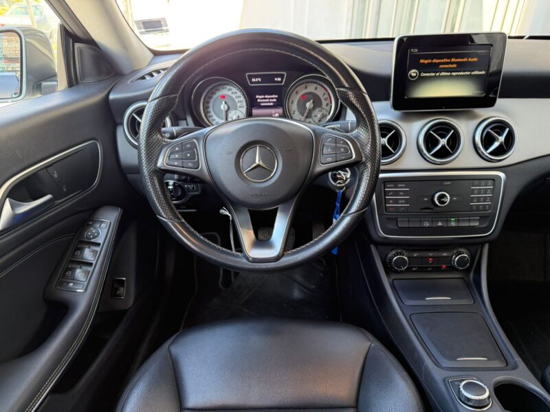 MERCEDES BENZ CLA180 - Imagen 4