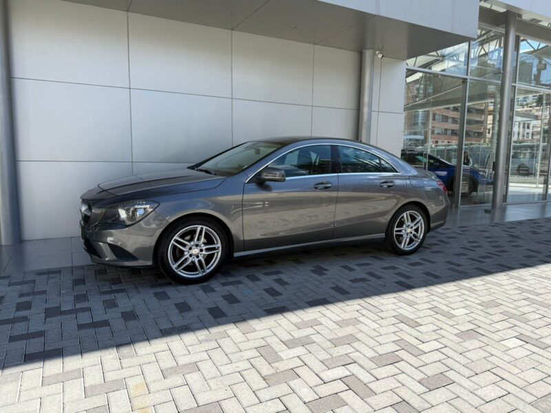 MERCEDES BENZ CLA180