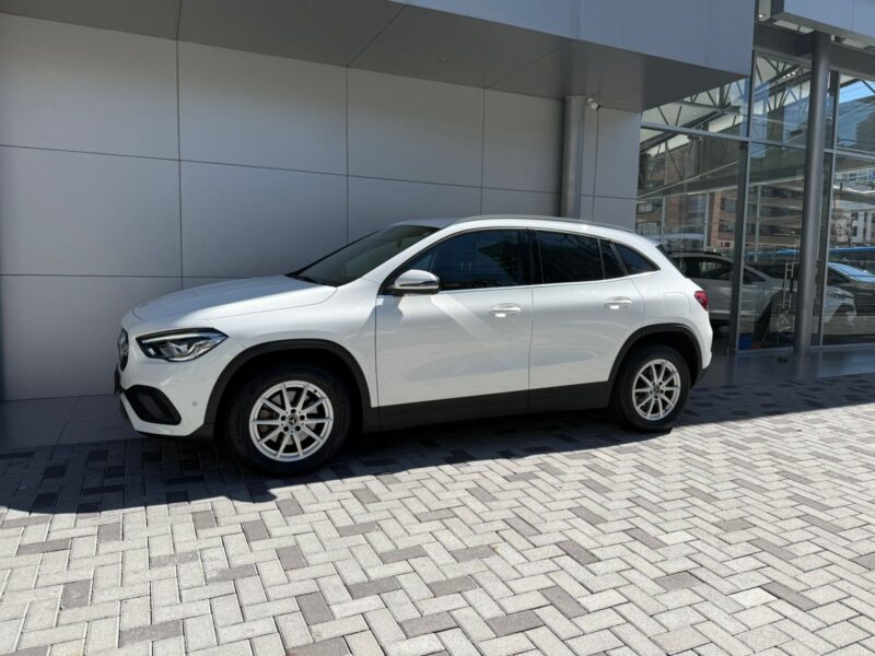 MERCEDES BENZ GLA200