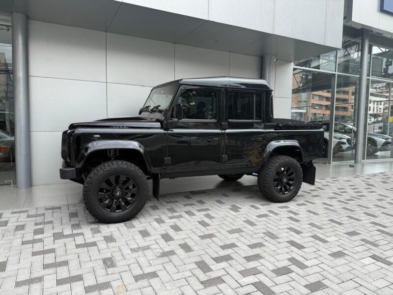 LAND ROVER DEFENDER 110