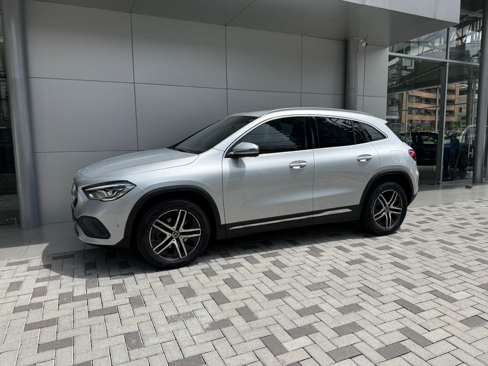 MERCEDES BENZ GLA200