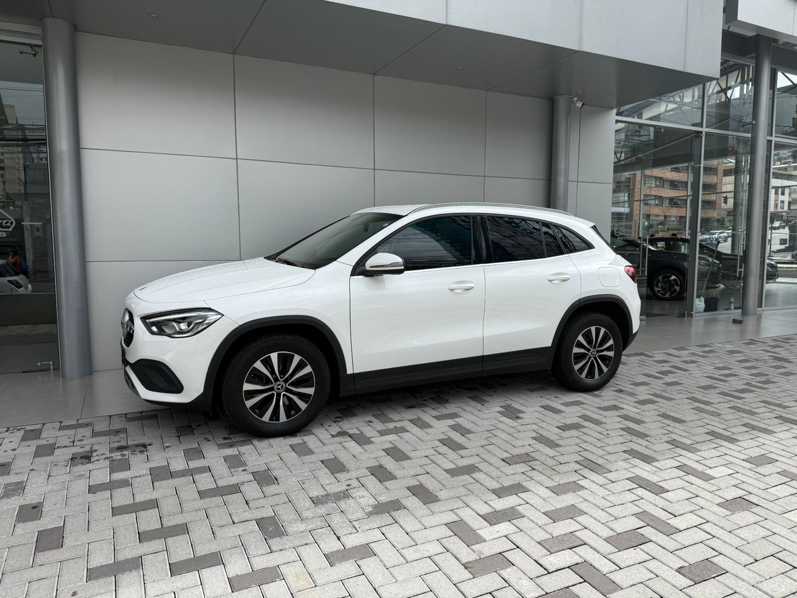 MERCEDES BENZ GLA200