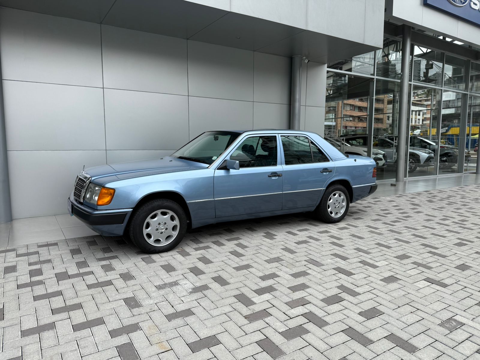 MERCEDES BENZ 280E