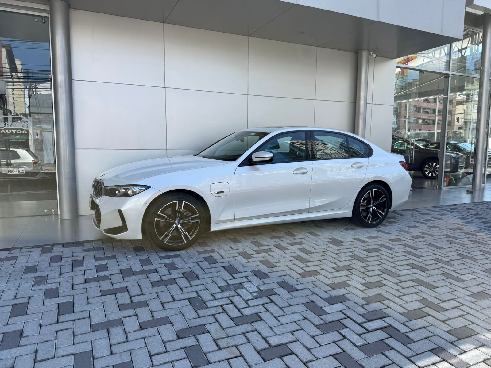 BMW 330e