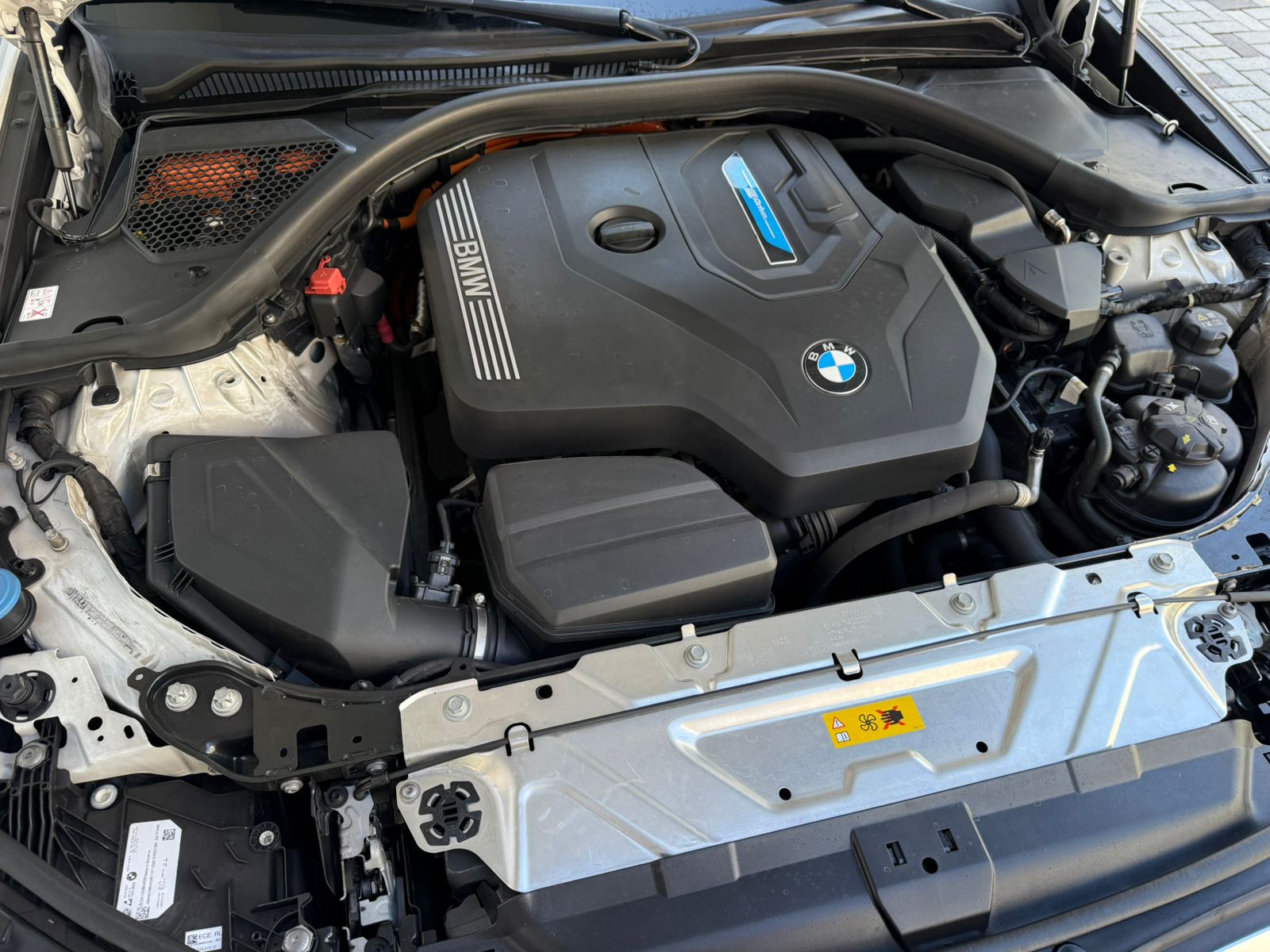 BMW 330e - Imagen 8