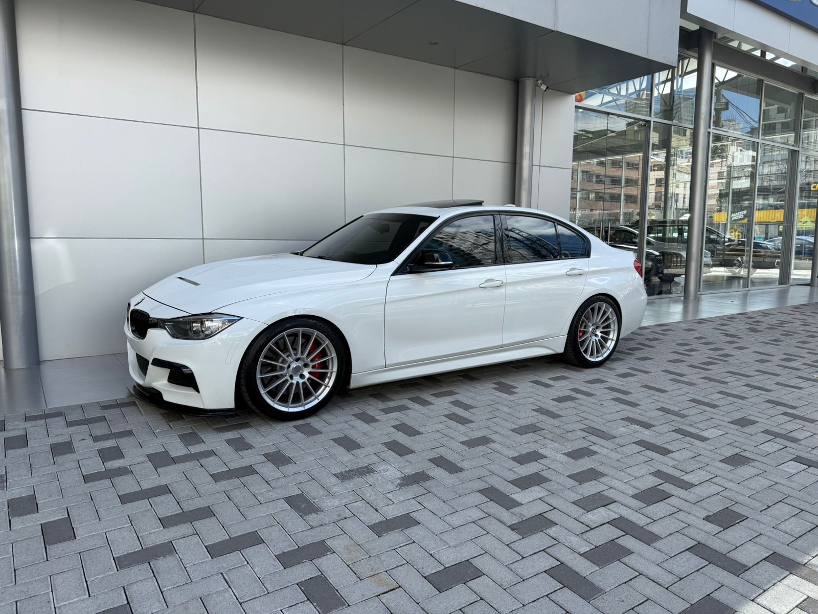 BMW 335i