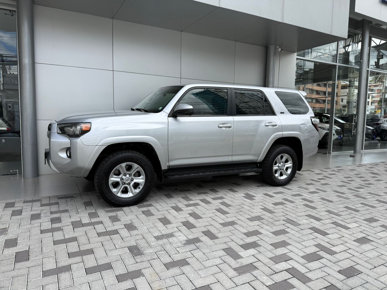 TOYOTA 4RUNNER SR5