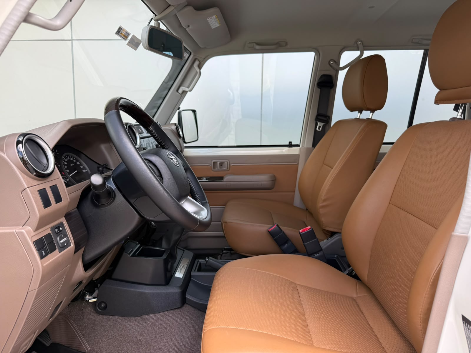 TOYOTA LAND CRUISER 76 - Imagen 4