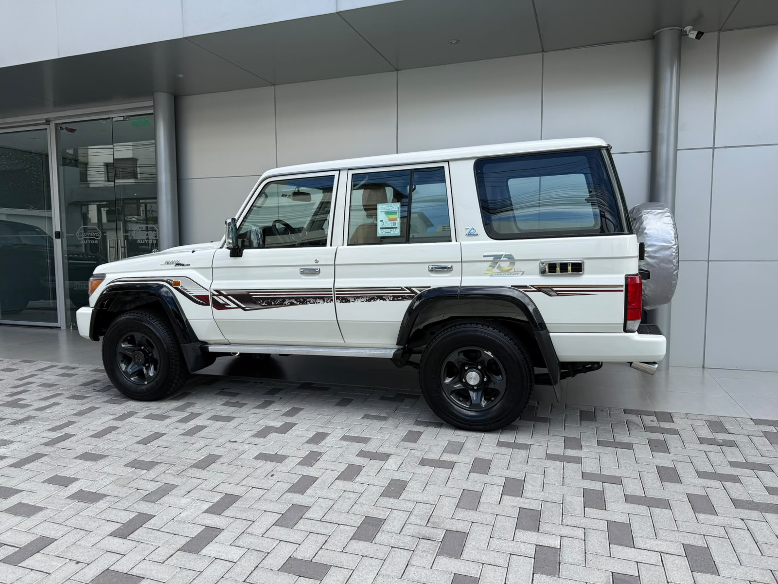 TOYOTA LAND CRUISER 76 - Imagen 2