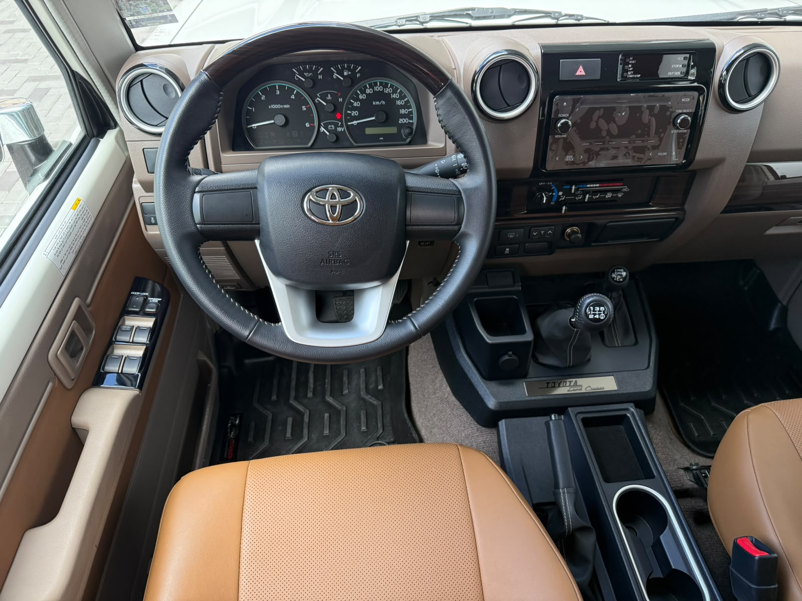TOYOTA LAND CRUISER 76 - Imagen 3