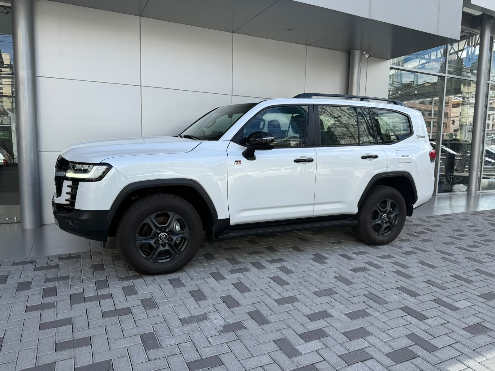 TOYOTA LAND CRUISER PRADO 300