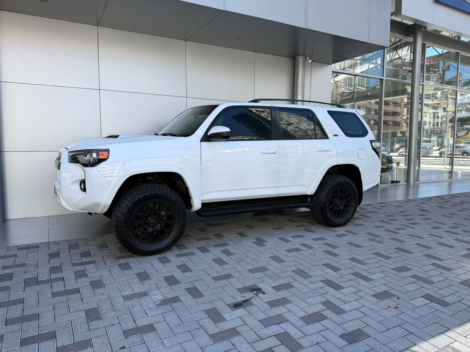 TOYOTA 4RUNNER SR5