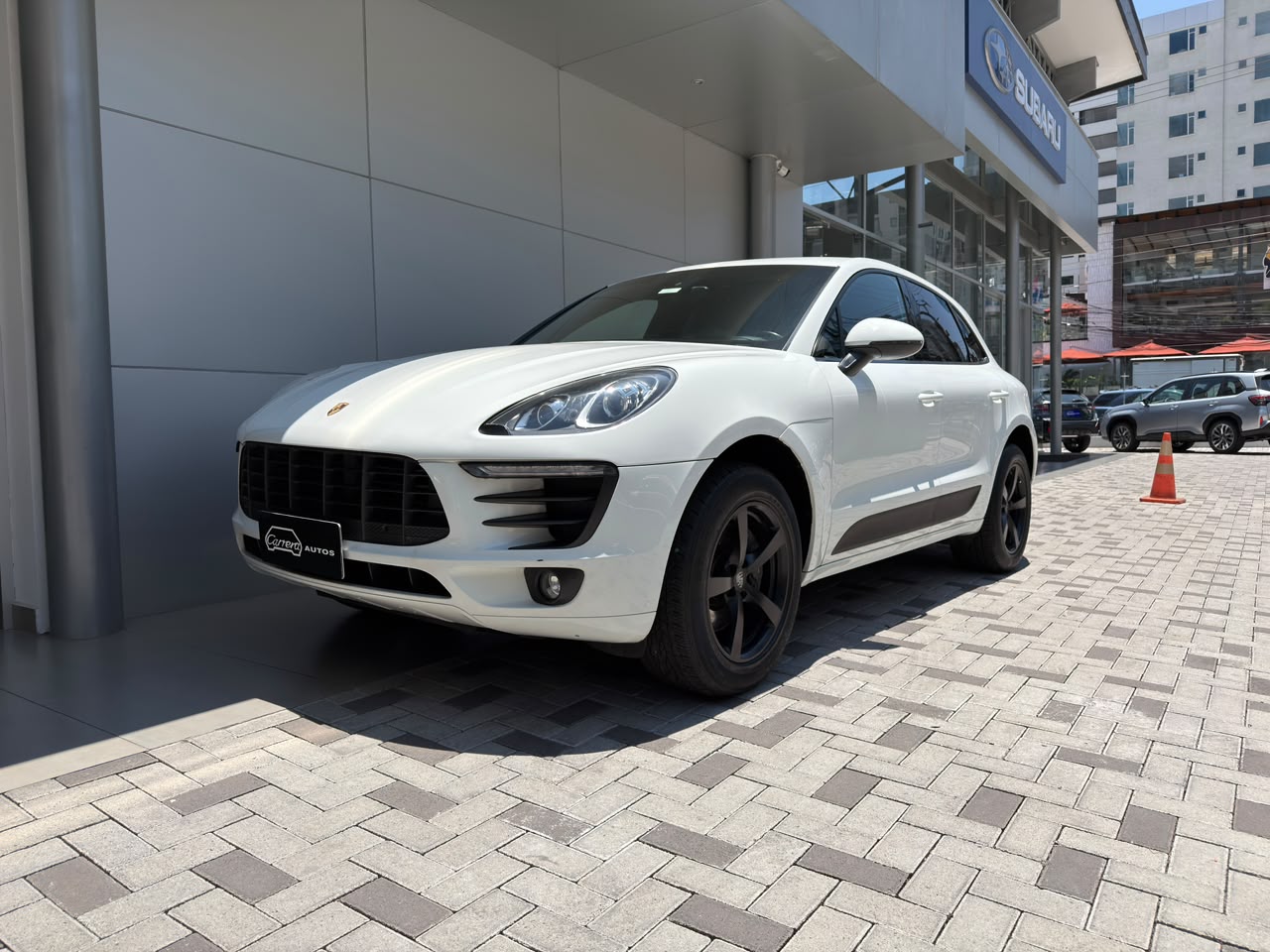 PORSCHE MACAN